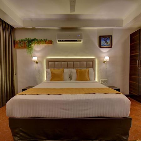 Elite Hotel Лонавала Екстериор снимка