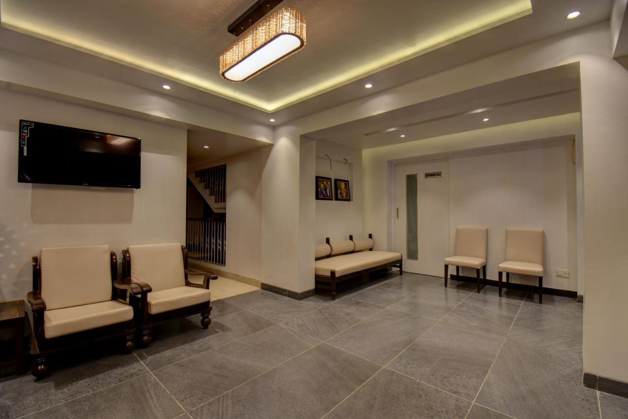 Elite Hotel Лонавала Екстериор снимка