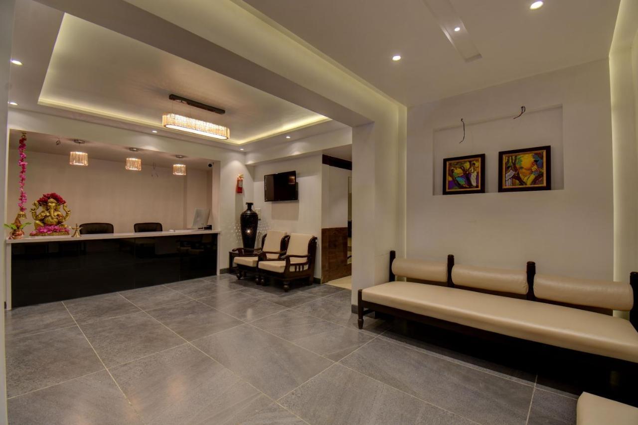 Elite Hotel Лонавала Екстериор снимка