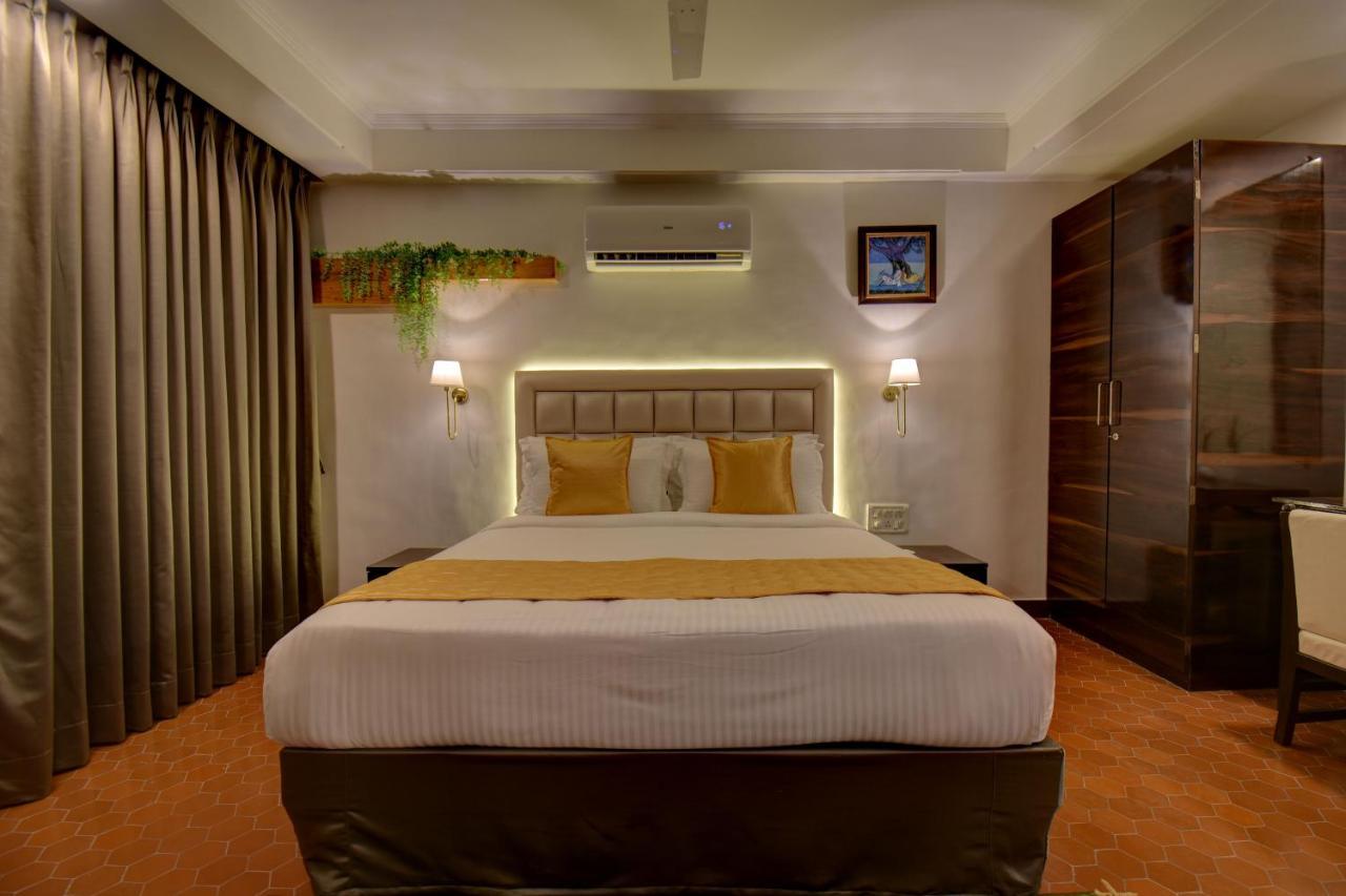 Elite Hotel Лонавала Екстериор снимка