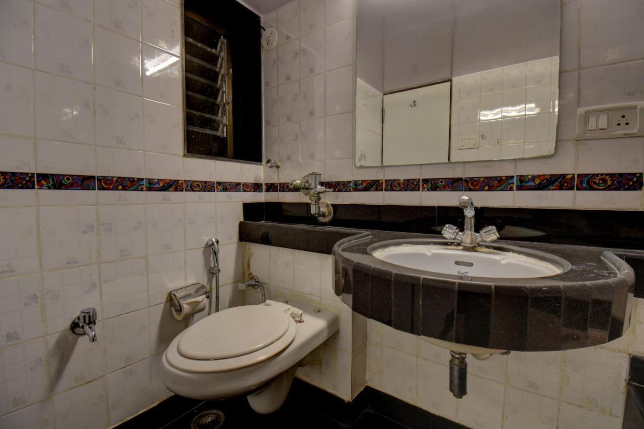 Elite Hotel Лонавала Екстериор снимка