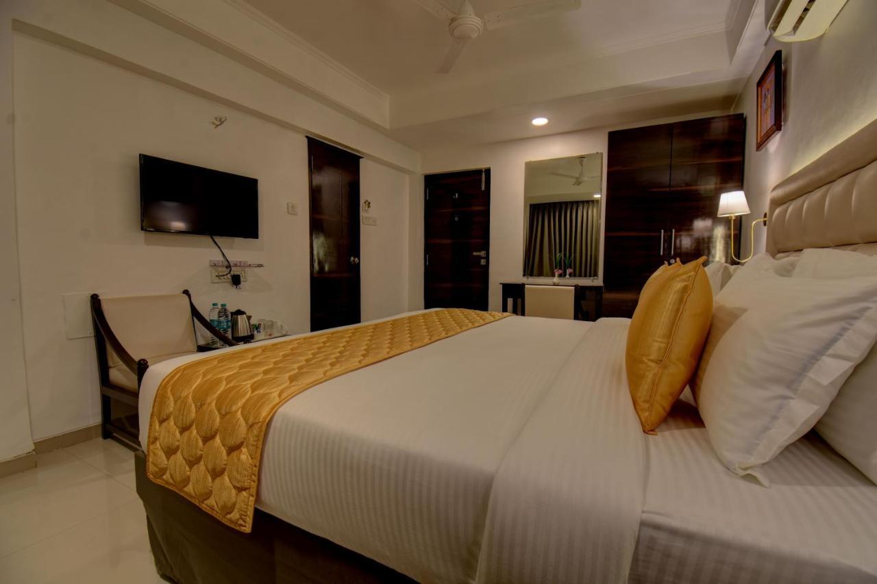 Elite Hotel Лонавала Екстериор снимка