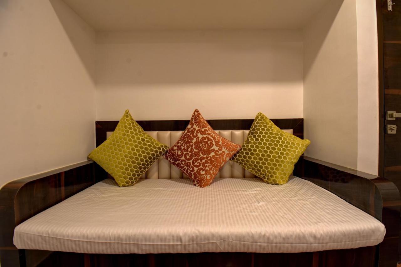Elite Hotel Лонавала Екстериор снимка