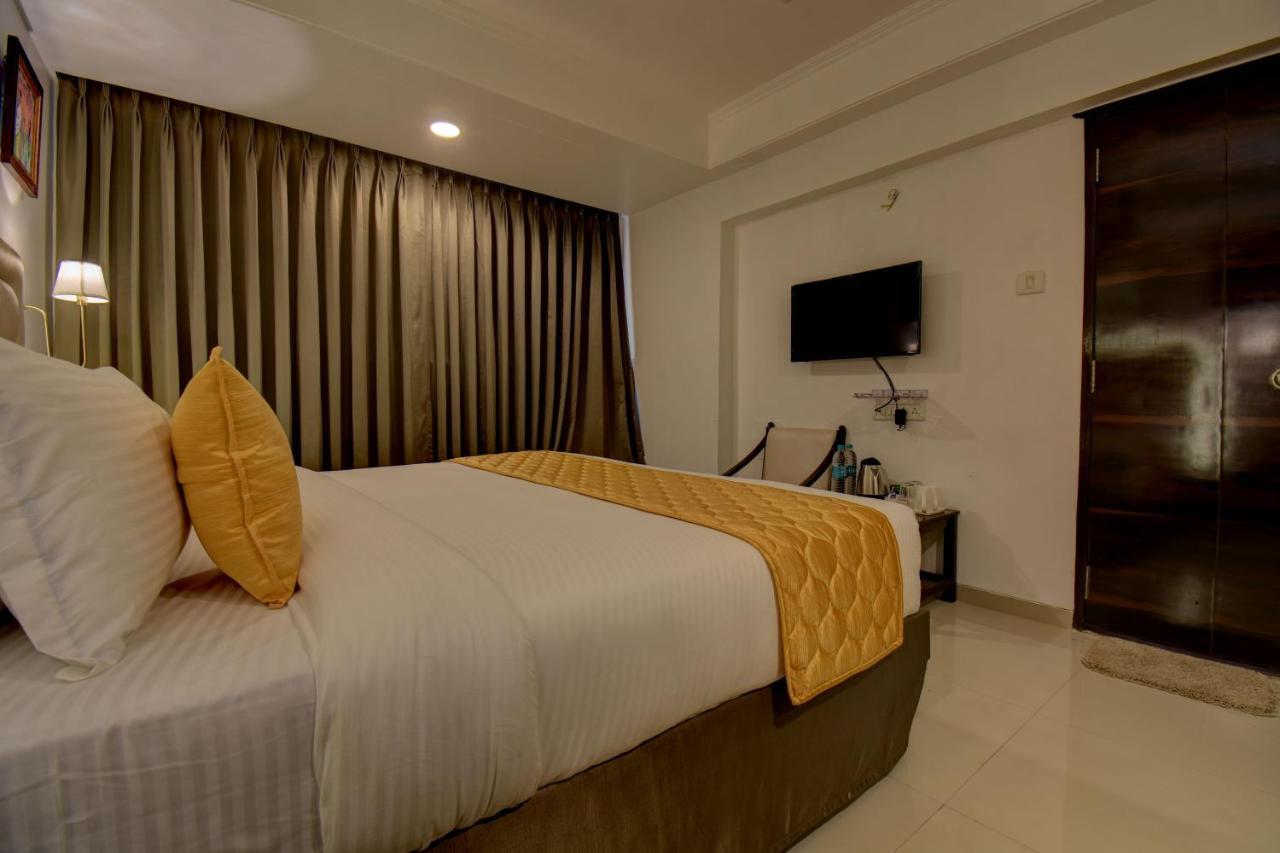 Elite Hotel Лонавала Екстериор снимка