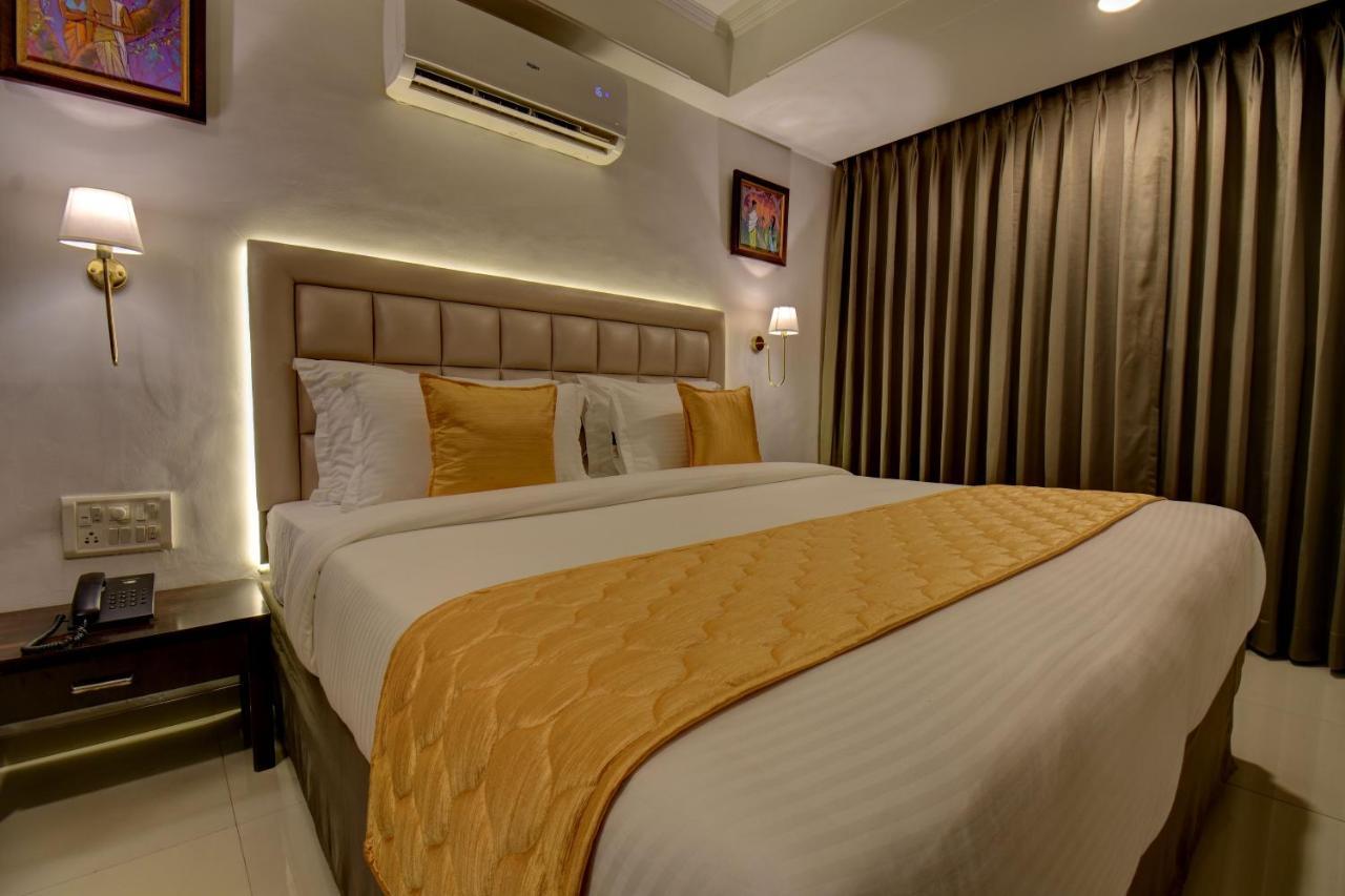 Elite Hotel Лонавала Екстериор снимка