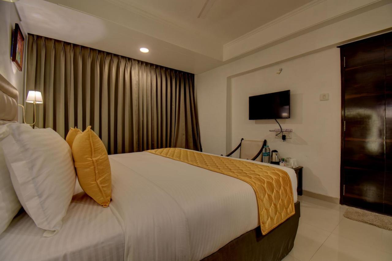 Elite Hotel Лонавала Екстериор снимка