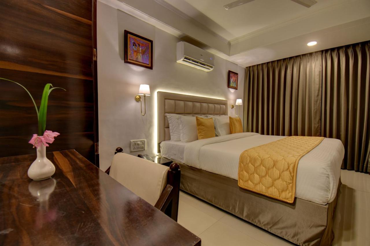 Elite Hotel Лонавала Екстериор снимка