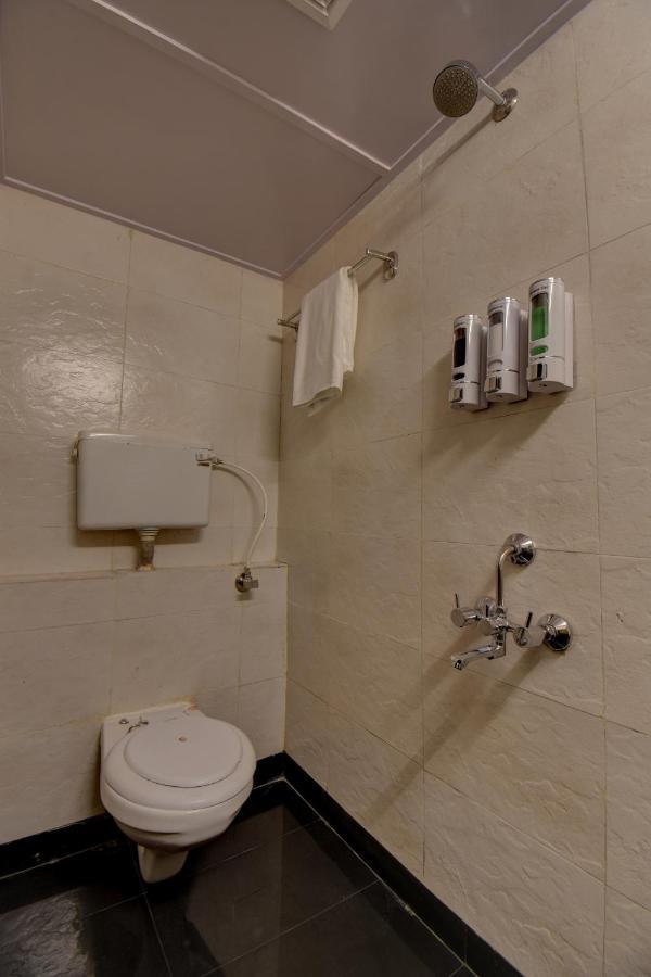 Elite Hotel Лонавала Екстериор снимка