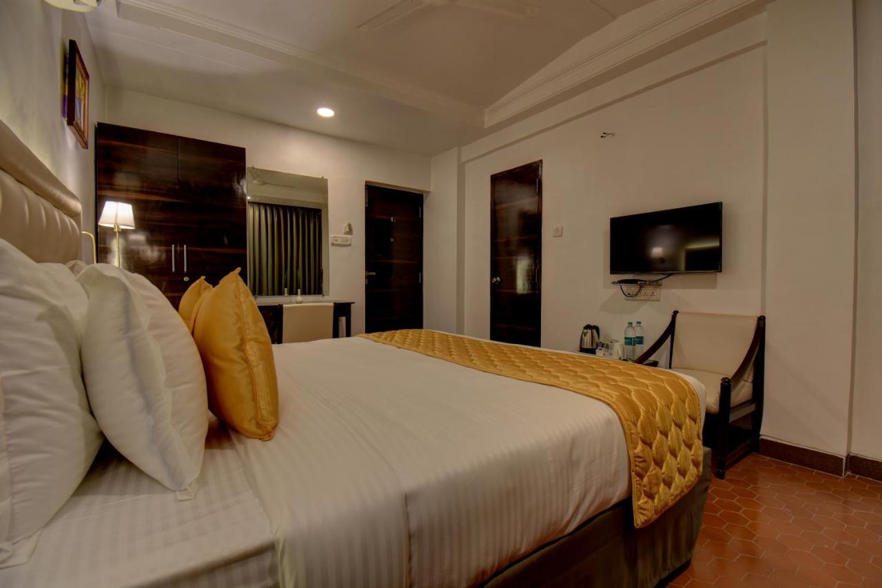 Elite Hotel Лонавала Екстериор снимка