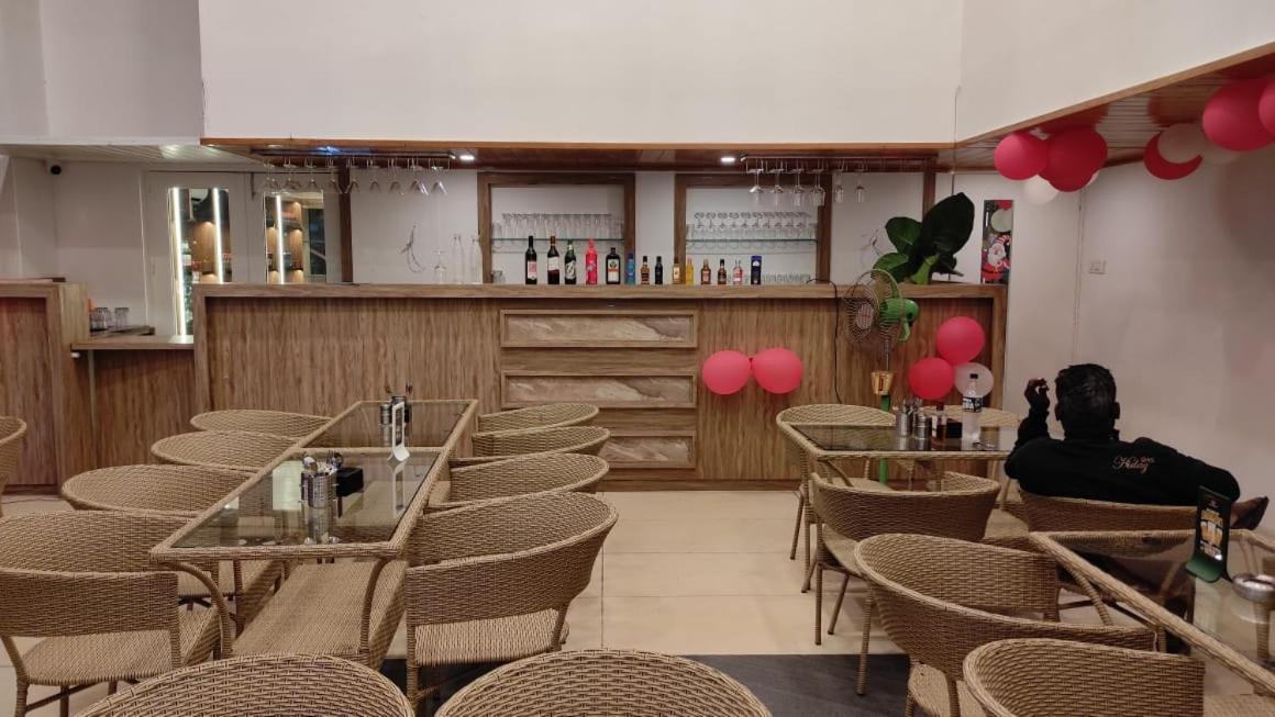 Elite Hotel Лонавала Екстериор снимка